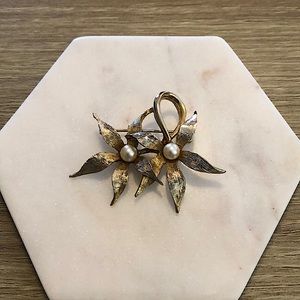Beautiful Antique Pearl & Flower Brooch - Vintage Pin